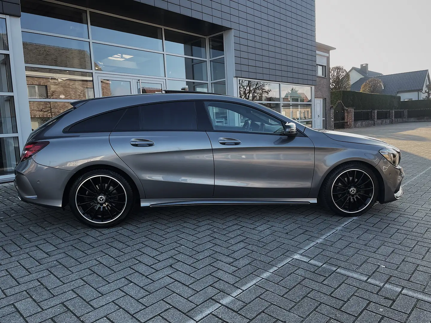 Mercedes-Benz CLA 200 CLA Shooting Brake 200 d 4Matic 7G-DCT AMG Line Gris - 2