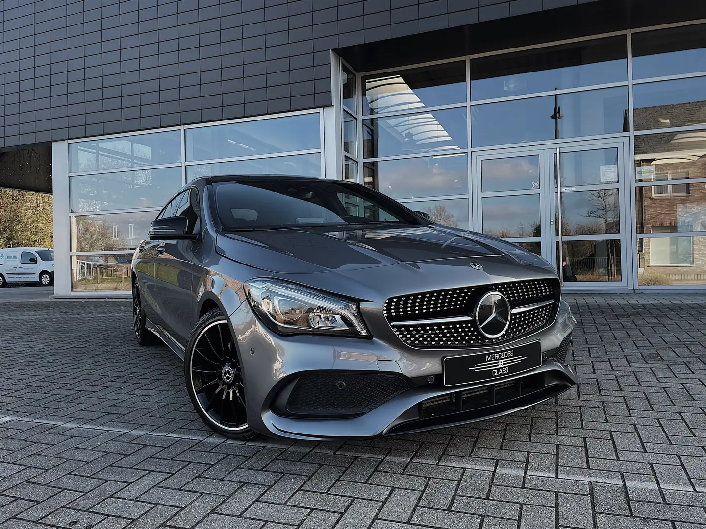 Mercedes-Benz CLA 200 CLA Shooting Brake 200 d 4Matic 7G-DCT AMG Line Gris - 1