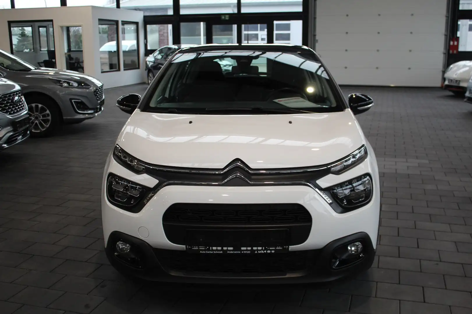Citroen C3 1.2 PureTech Shine  (NAVI) Weiß - 2