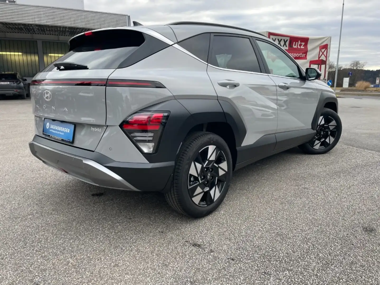 Hyundai KONA 1,6 Hybrid 2WD GO Plus DCT Aut. Grau - 2