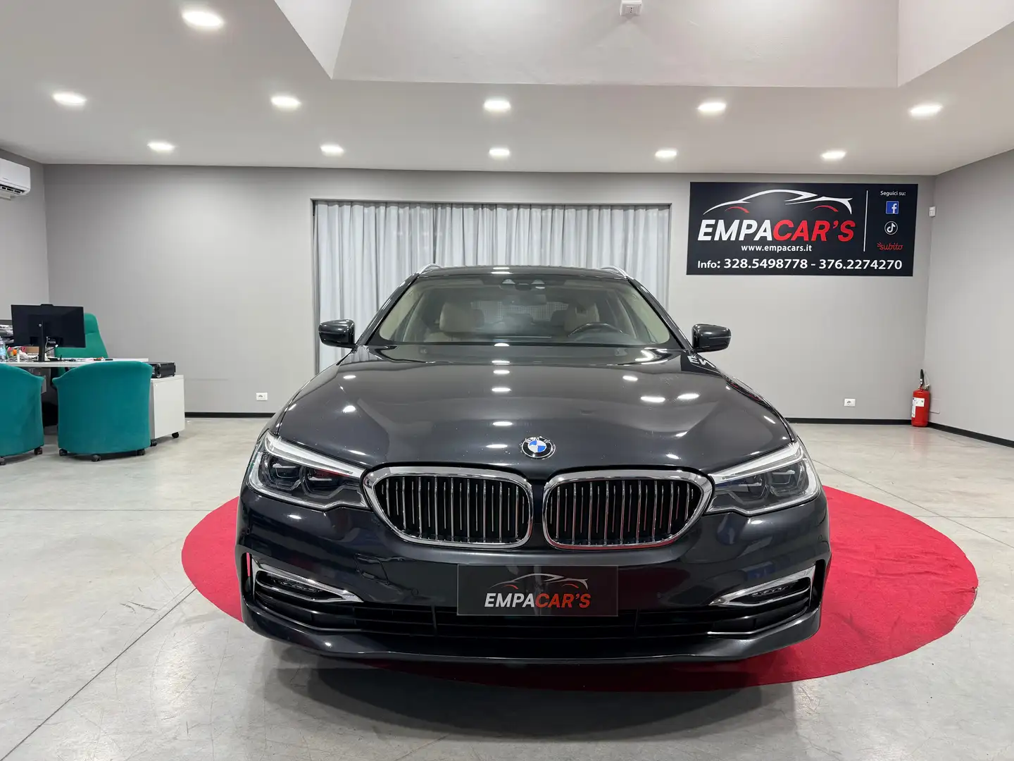 BMW 520 Serie 5 G31 Touring 520d Touring Luxury auto Grigio - 2