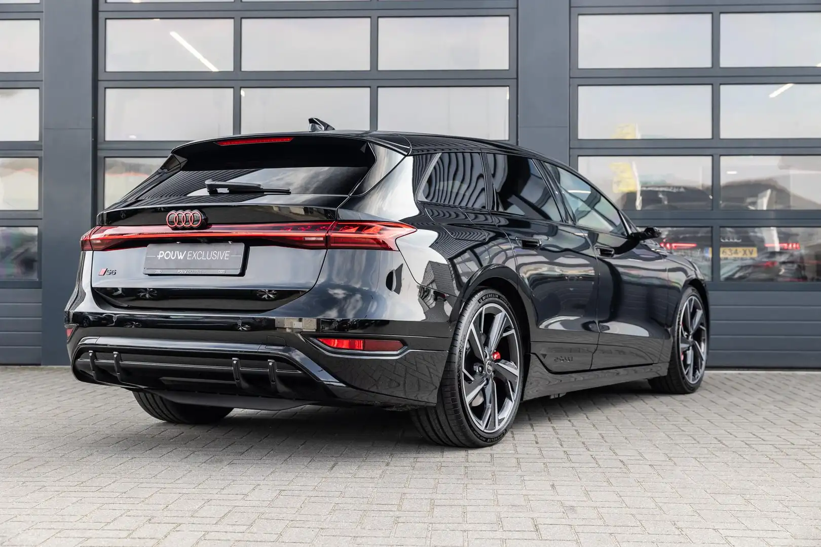 Audi S6 Avant e-tron 503pk 100 kWh | Virtual Mirrors | Sto Černá - 2