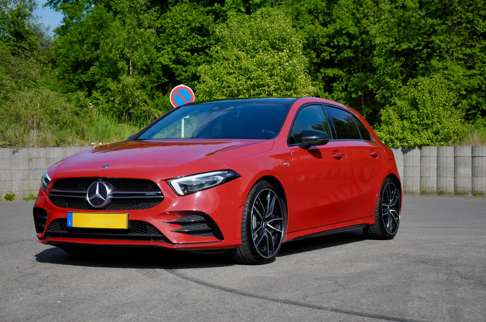 Mercedes-Benz A 35 AMG 4-Matic Rouge - 1