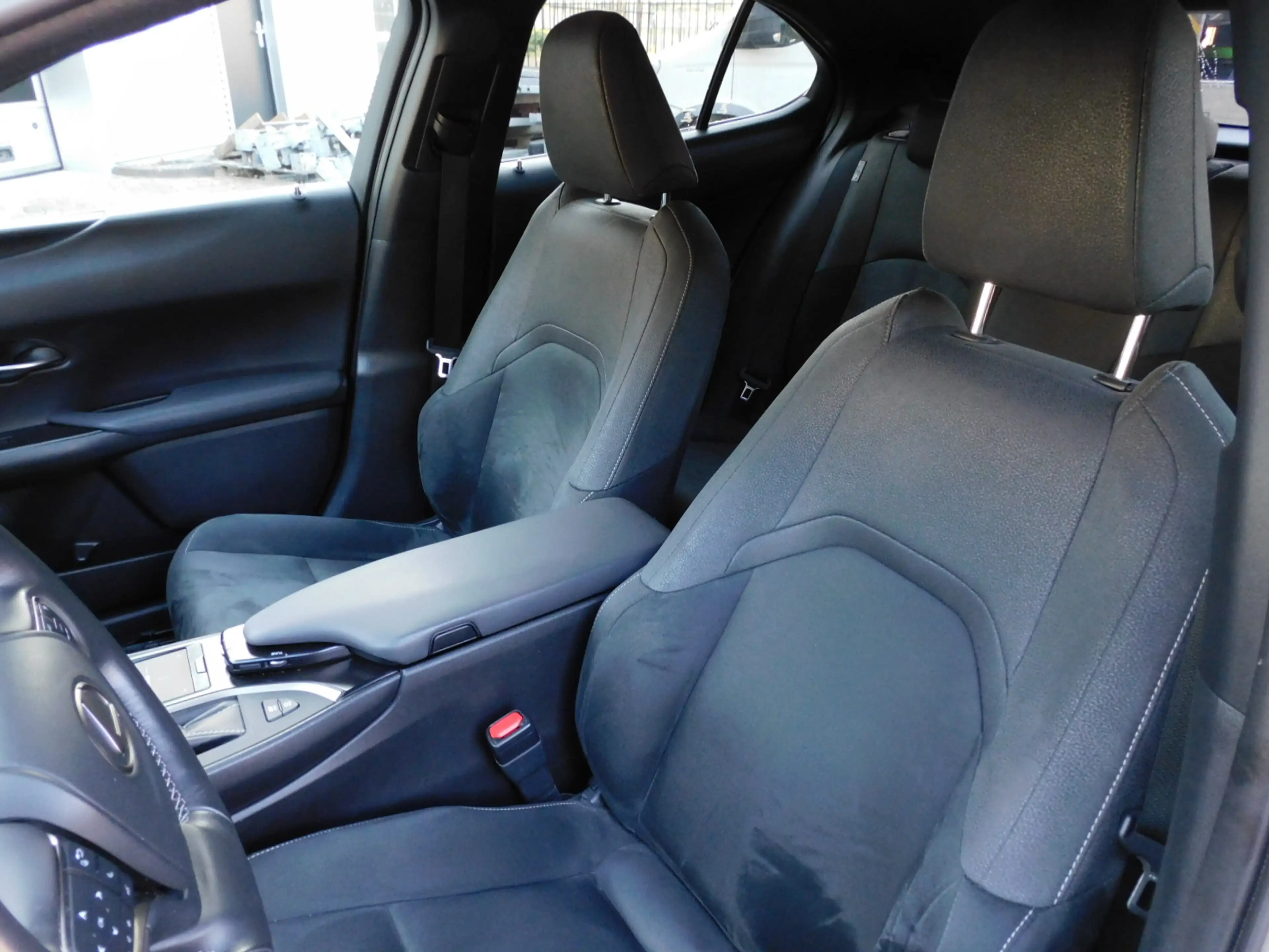 Lexus UX 250h Business Line TOPSTAAT! DEALER ONDERHOUDEN! CARPLA — photo 7