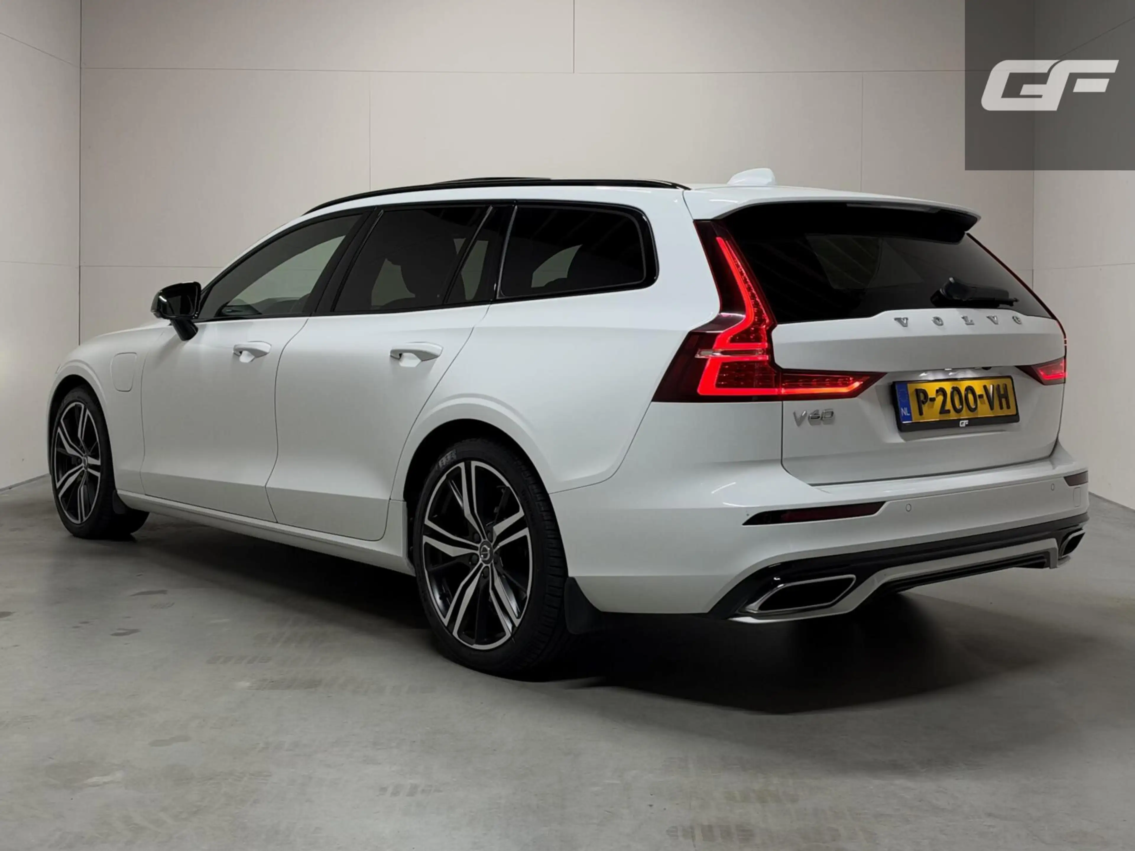 Volvo V60 2.0 T8 Twin Engine AWD R-Design Pano H/K 360° HUD — photo 7