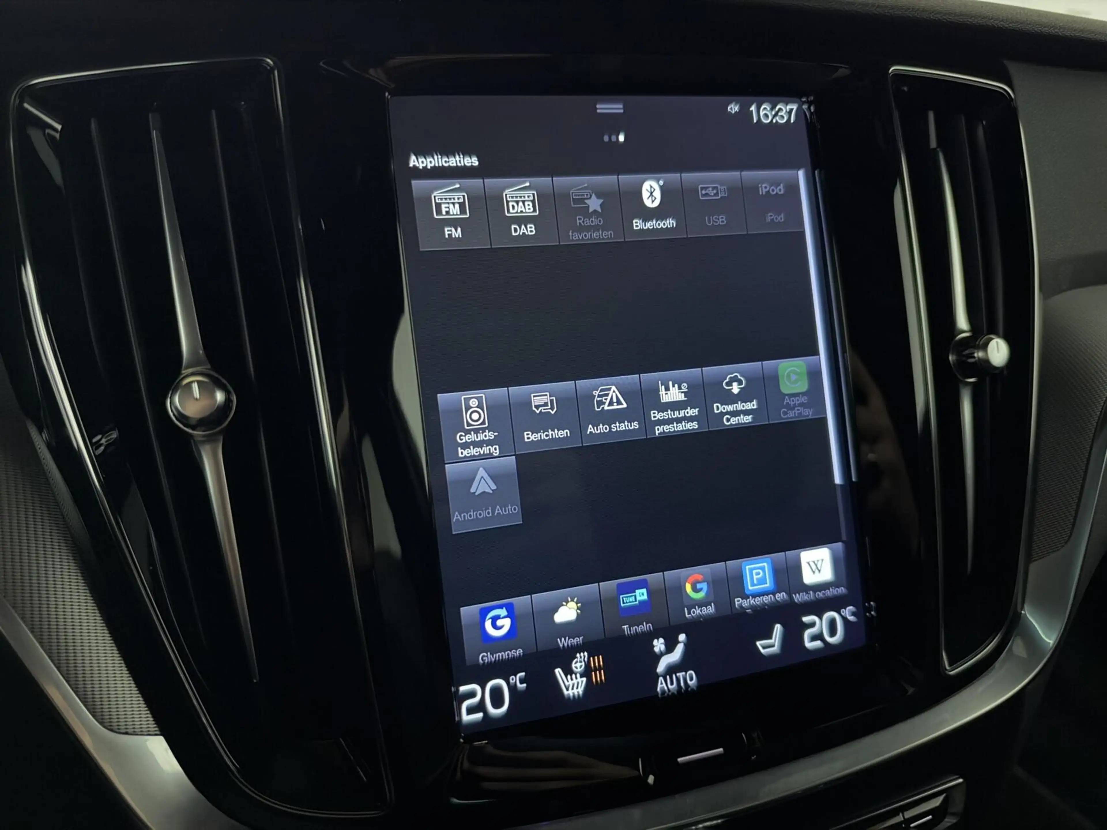 Volvo V60 2.0 T8 Twin Engine AWD R-Design Pano H/K 360° HUD — photo 42