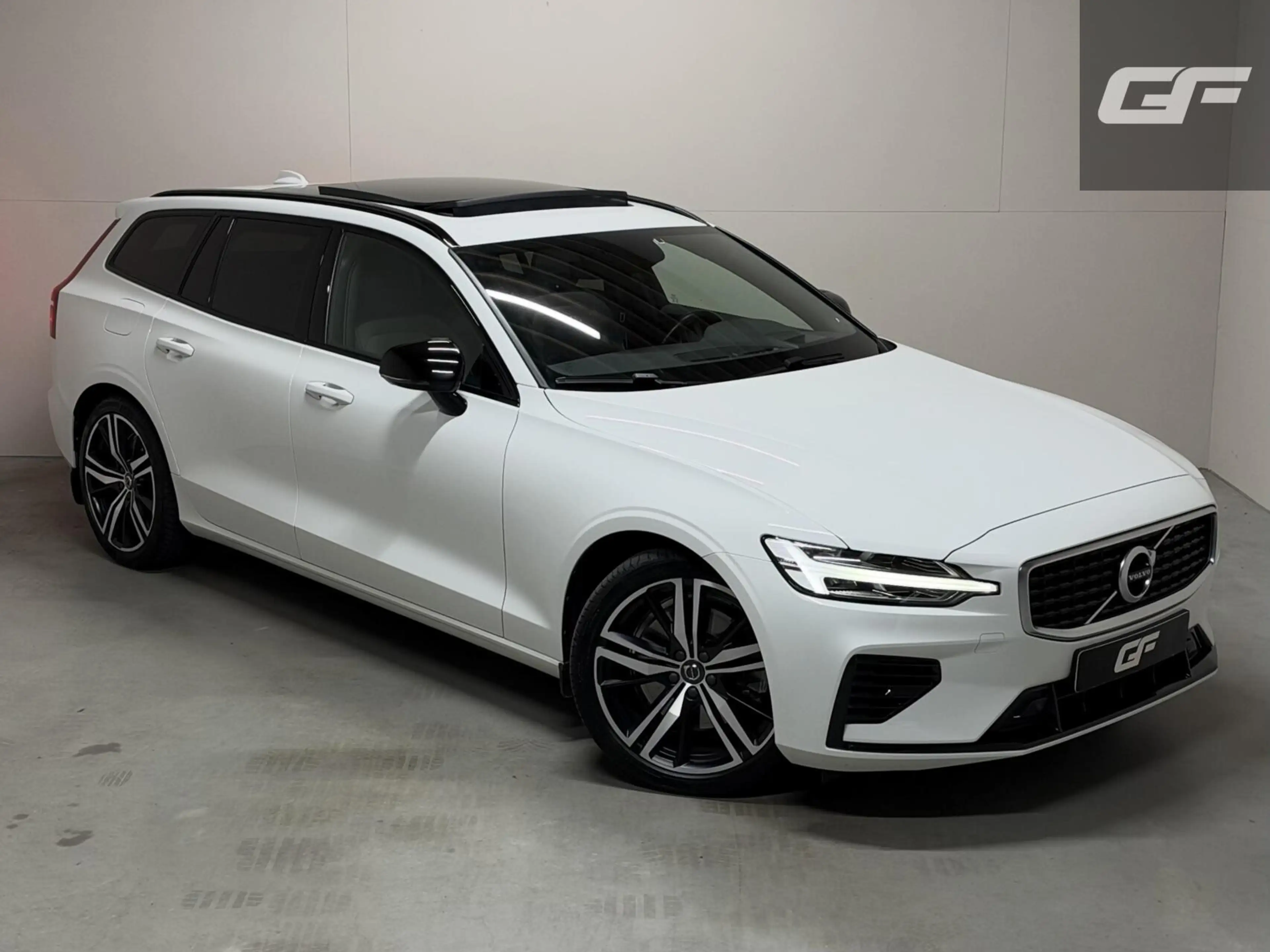 Volvo V60 2.0 T8 Twin Engine AWD R-Design Pano H/K 360° HUD — photo 2