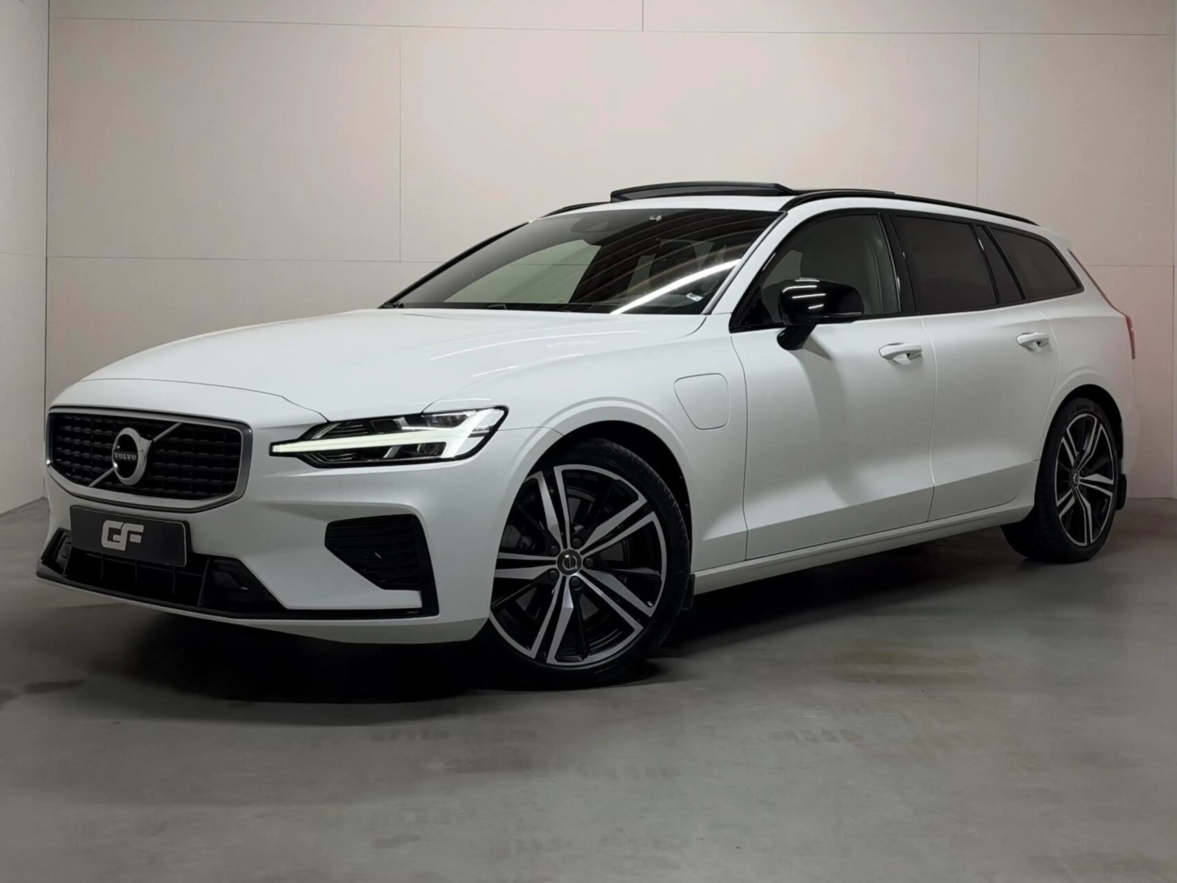 Volvo V60 2.0 T8 Twin Engine AWD R-Design Pano H/K 360° HUD — photo 10
