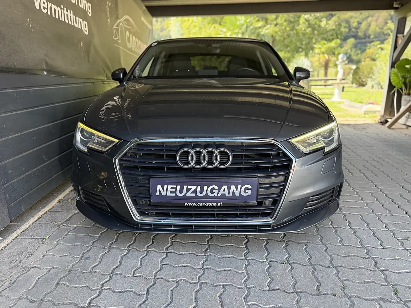Audi A3 SB 1,6 TDI *Drive Select*PDC*Navi*Tempomat* Grau - 2