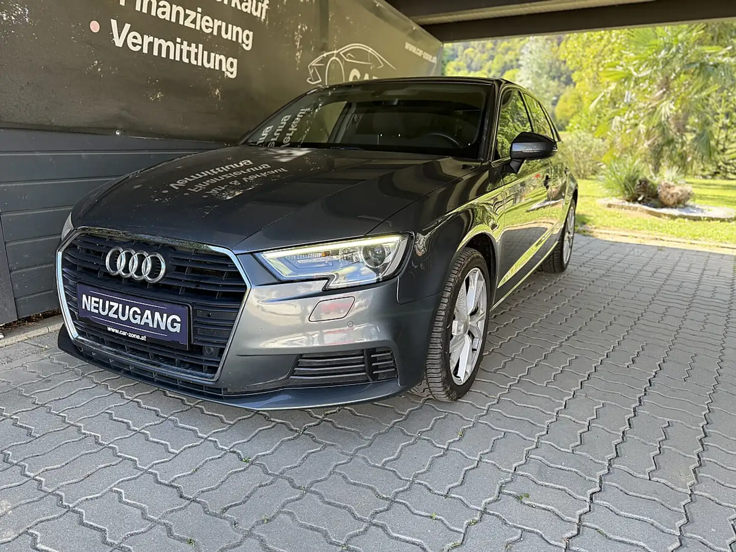 Audi A3 SB 1,6 TDI *Drive Select*PDC*Navi*Tempomat* Grau - 1