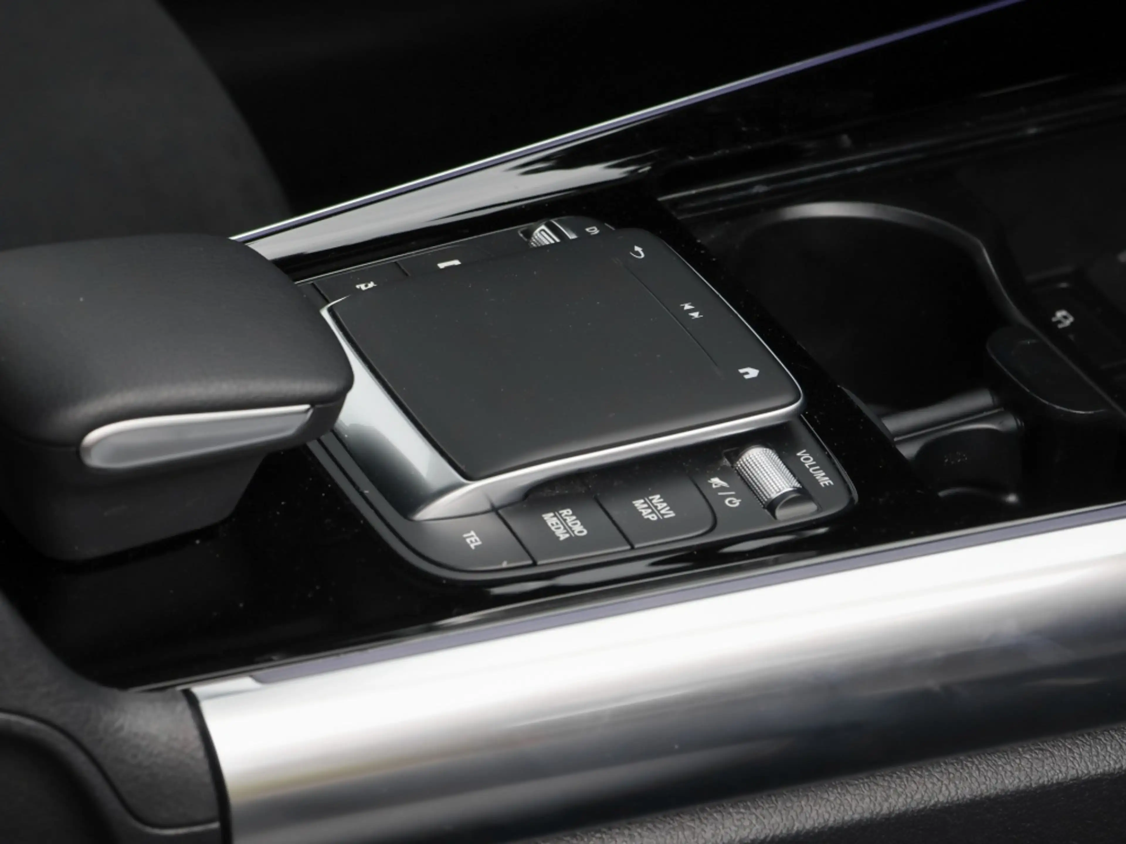 Mercedes-Benz EQA 250 + AMG-Sport+Night+Ambiente+AHK+360+Cam — photo 8