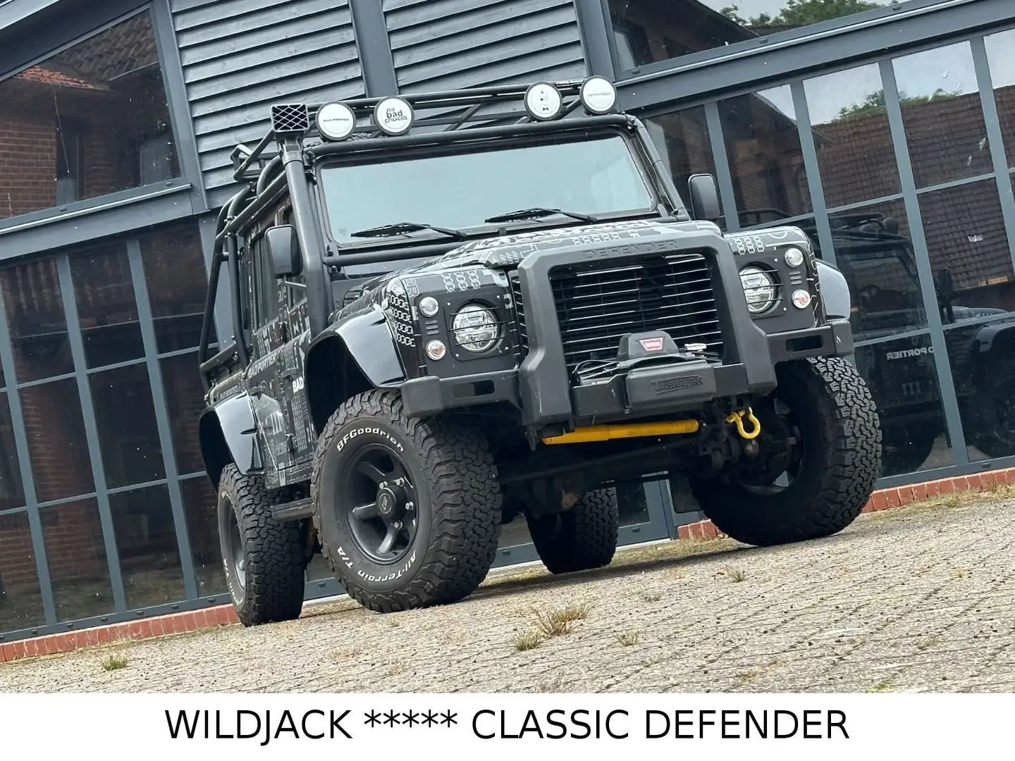 Land Rover Defender 110 TD4 SPECTRE *JAMES BOND* Schwarz - 1