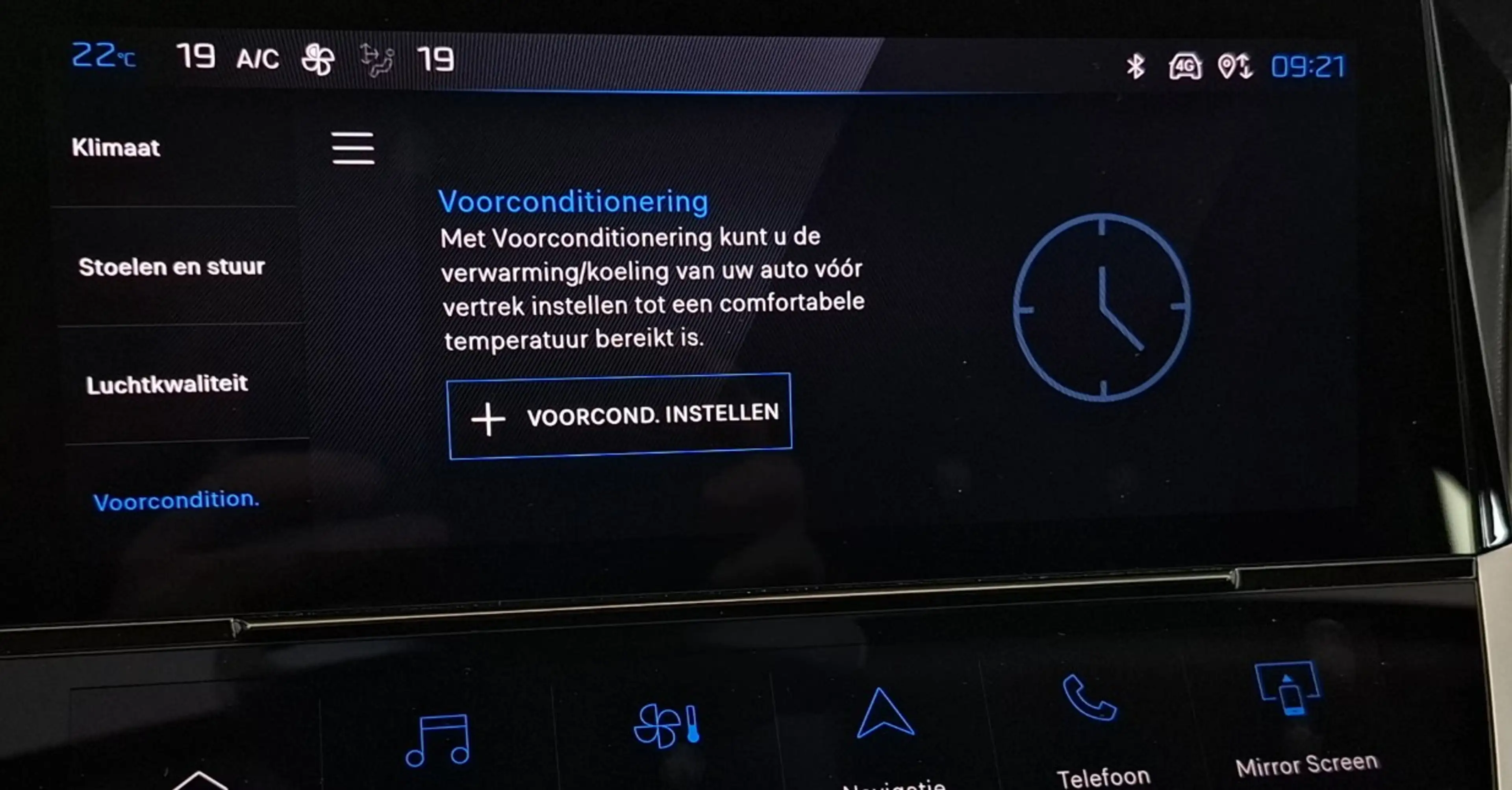 Peugeot 408 1.6 HYbrid Allure 180 EAT8 360 Camera / Winterpack — photo 18