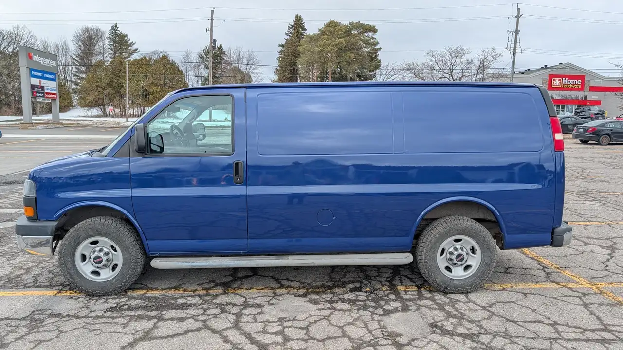 GMC Savana снимка GMC Savana