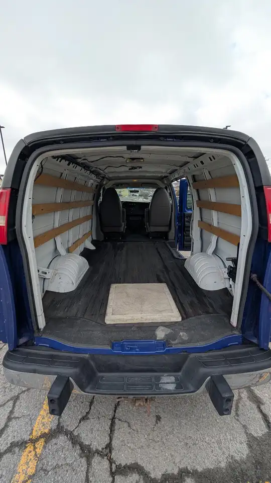 GMC Savana снимка GMC Savana