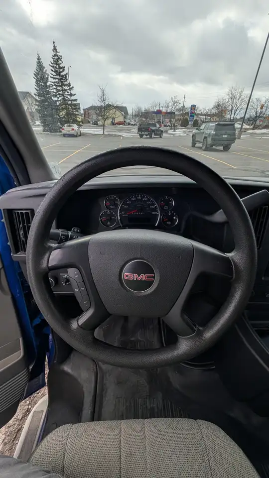 GMC Savana снимка GMC Savana