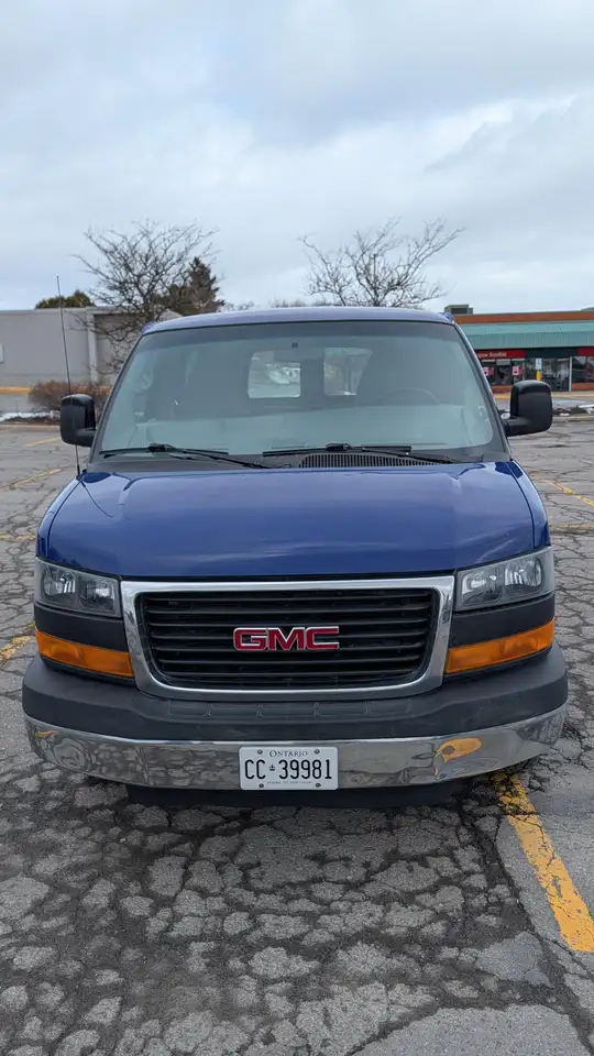GMC Savana снимка GMC Savana