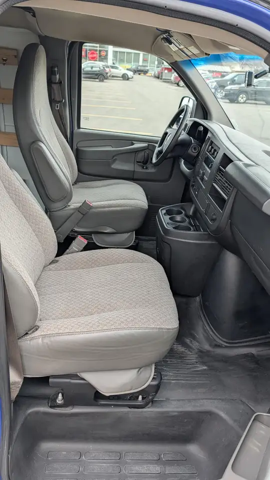 GMC Savana снимка GMC Savana