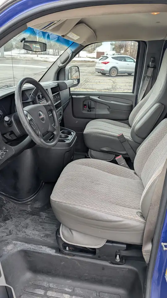 GMC Savana снимка GMC Savana