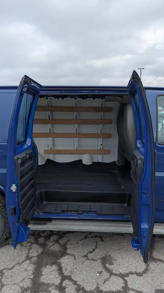 GMC Savana снимка GMC Savana
