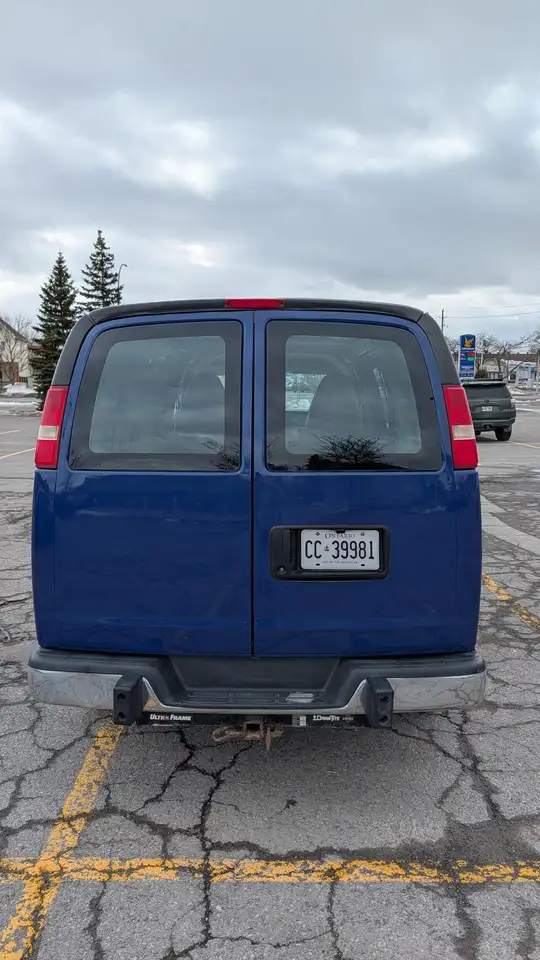 GMC Savana снимка GMC Savana