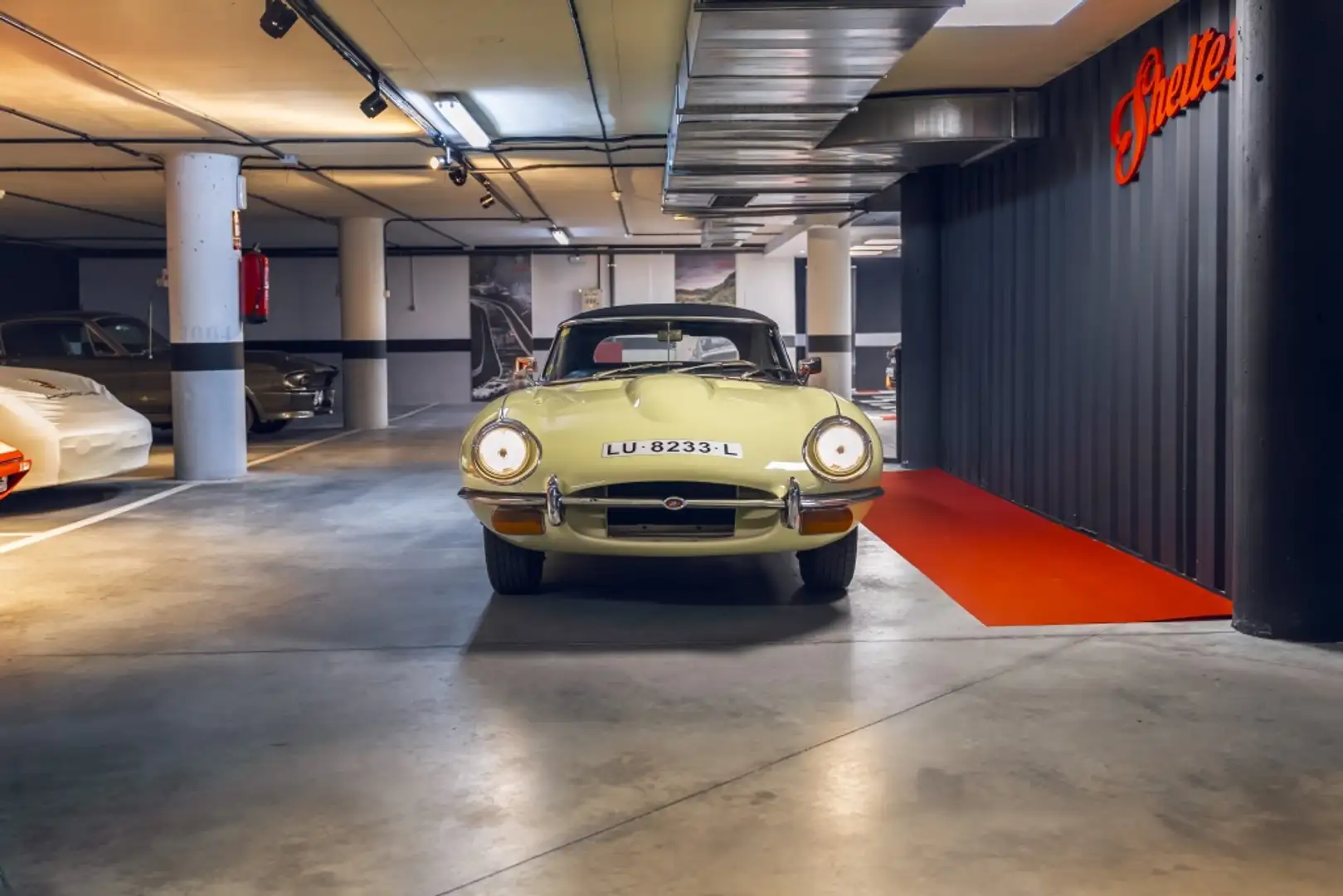 Jaguar E-Type 4.2 S1 Roadster Amarillo - 2