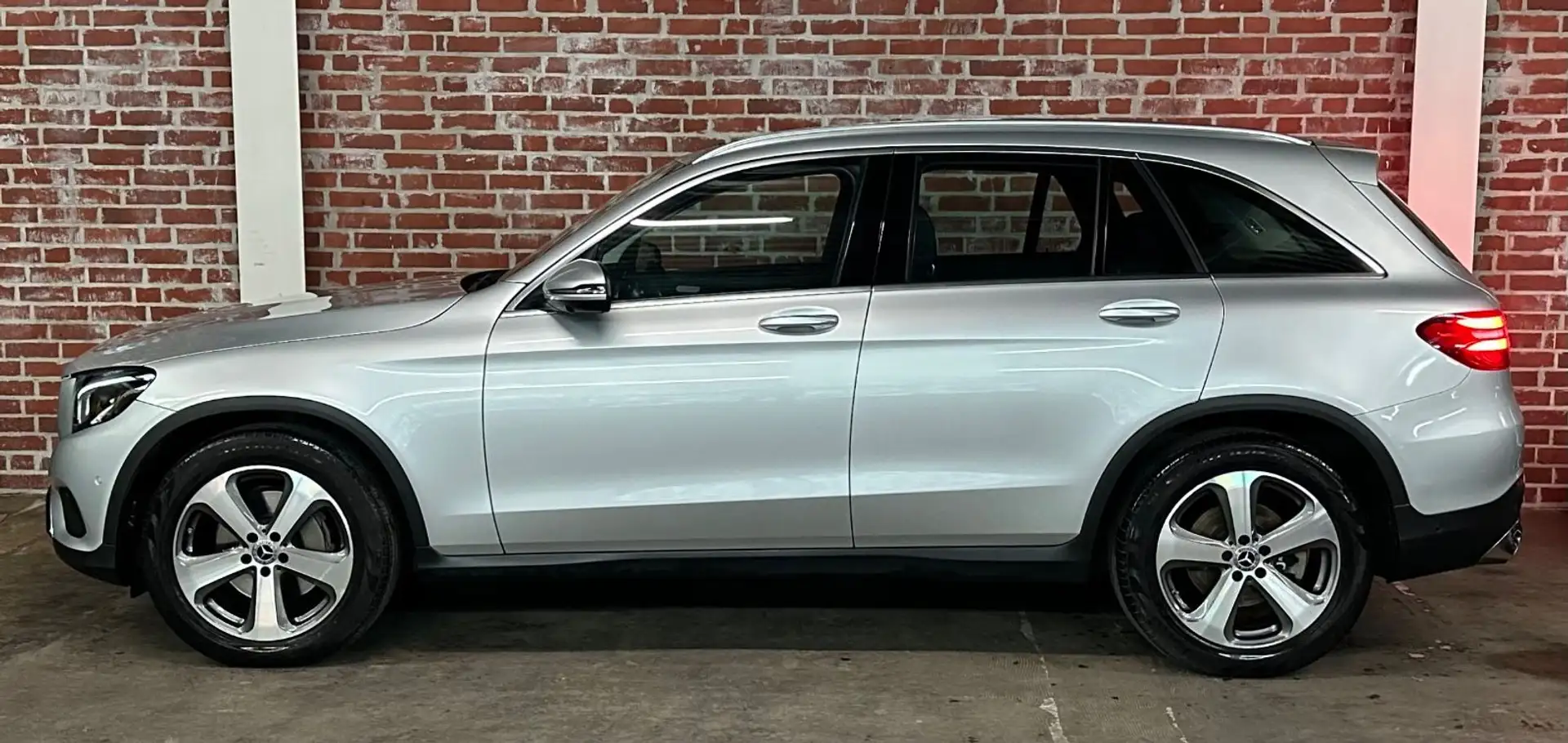 Mercedes-Benz GLC 220 d 4Matic 9G Exclusive LED/AHK/360°Kamera Silber - 2