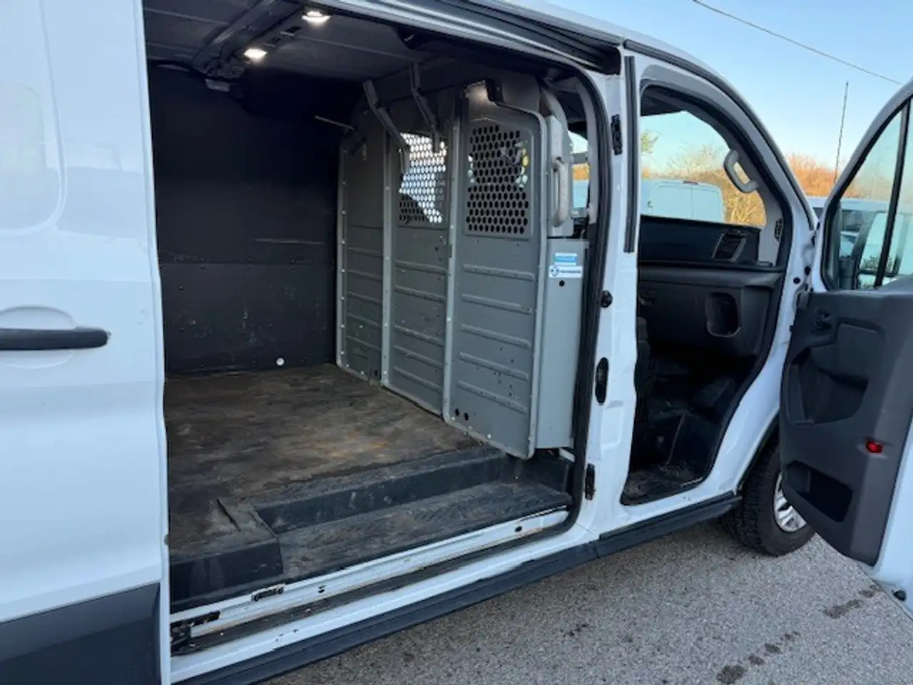 Ford Transit Cargo Van снимка Ford Transit Cargo Van