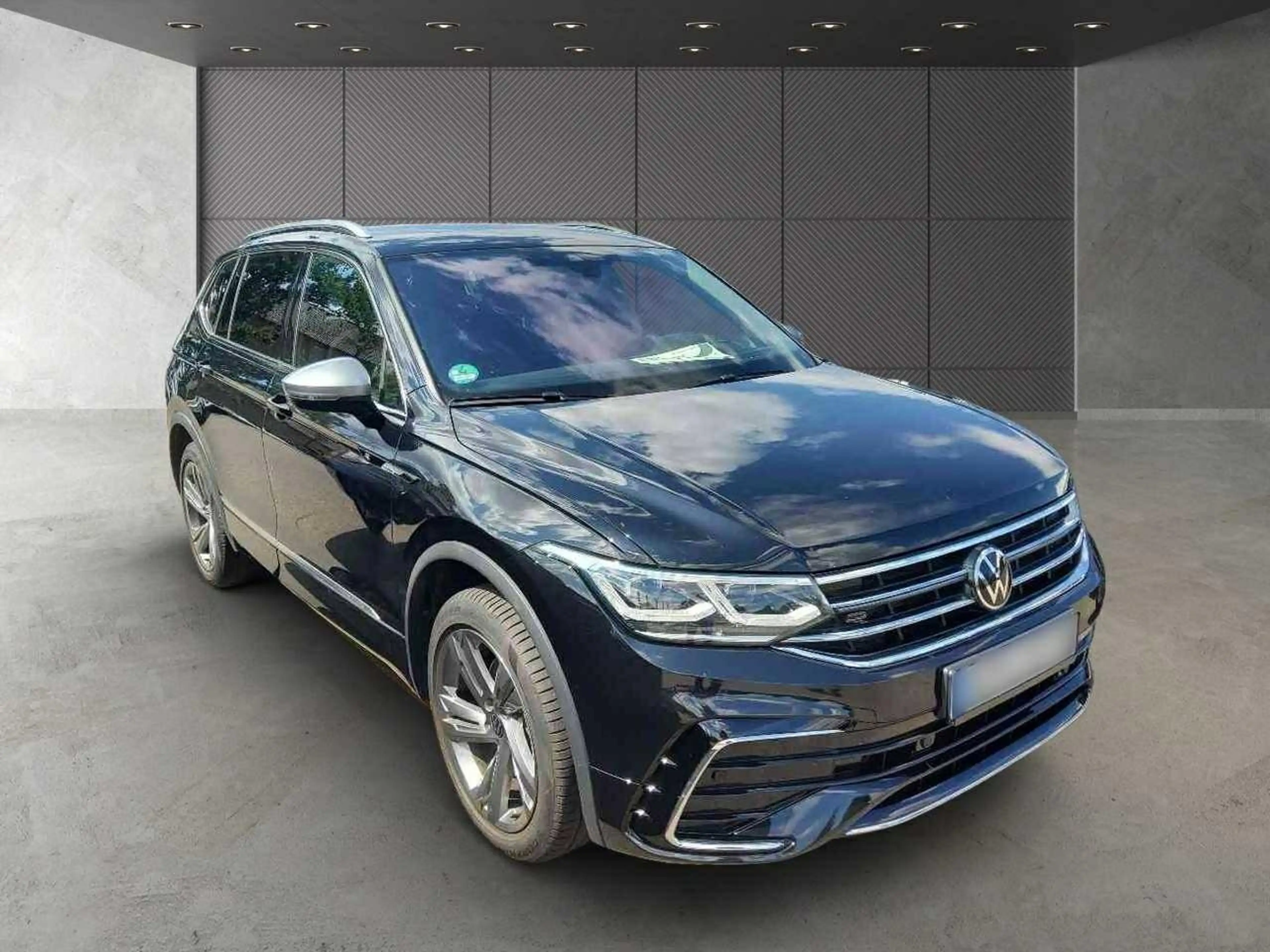 Volkswagen Tiguan Allspace R-Line 2.0 TDI DSG 4M HUD DCC AHK Matrix — photo 3