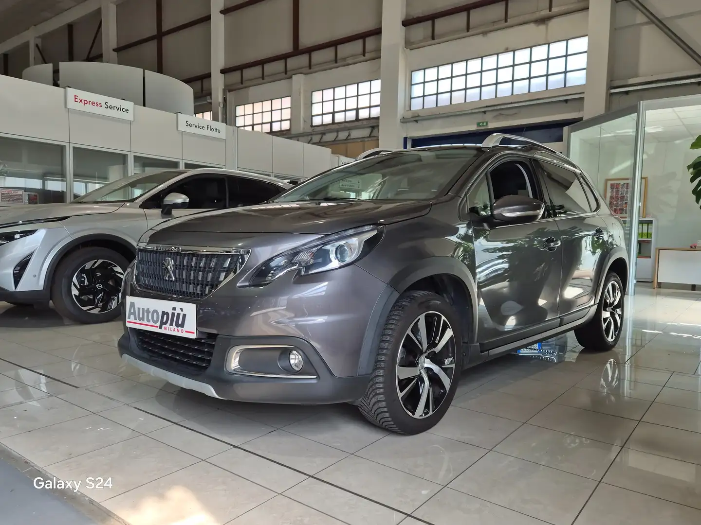 Peugeot 2008 2008 1.6 bluehdi Black Matt 100cv my17 Grigio - 1