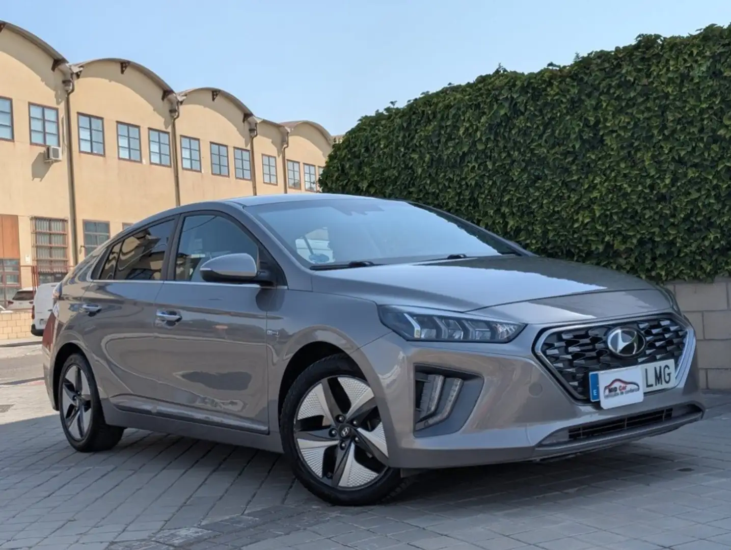 Hyundai IONIQ HEV 1.6 GDI Tecno Gris - 1