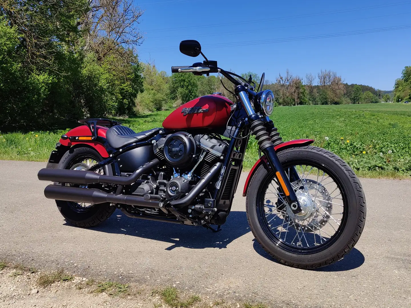 Harley-Davidson Softail Street Bob FXBB 107 Roşu - 2