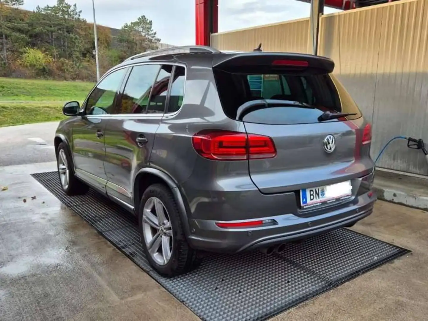 Volkswagen Tiguan Tiguan 2,0 TDI Sport BMT Sport Grau - 2