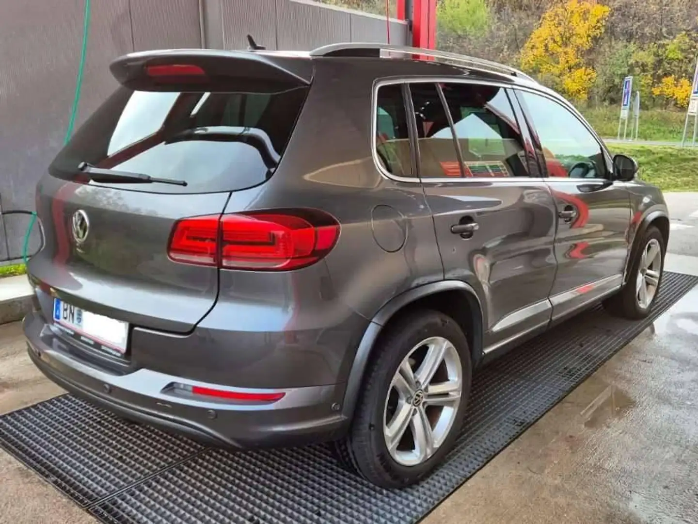Volkswagen Tiguan Tiguan 2,0 TDI Sport BMT Sport Grau - 1