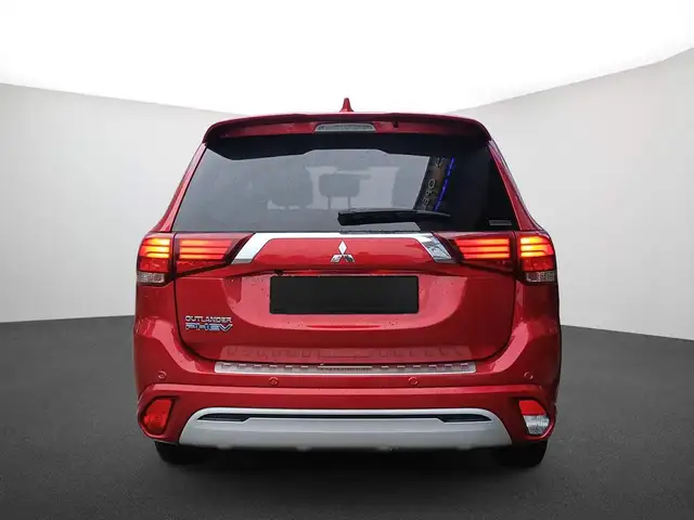 Mitsubishi Outlander view 3