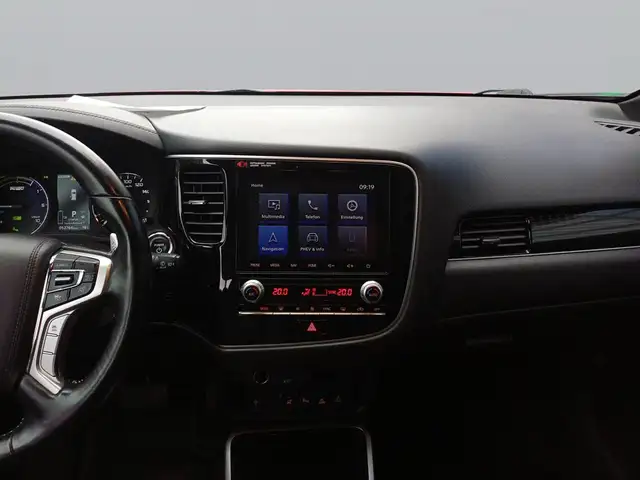 Mitsubishi Outlander view 12