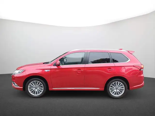 Mitsubishi Outlander view 4