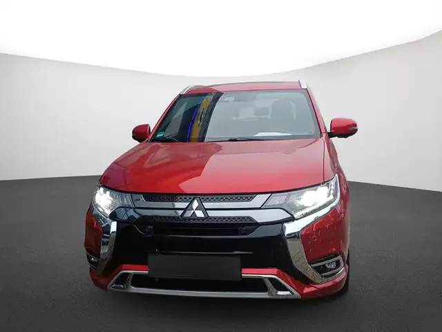 Mitsubishi Outlander view 2