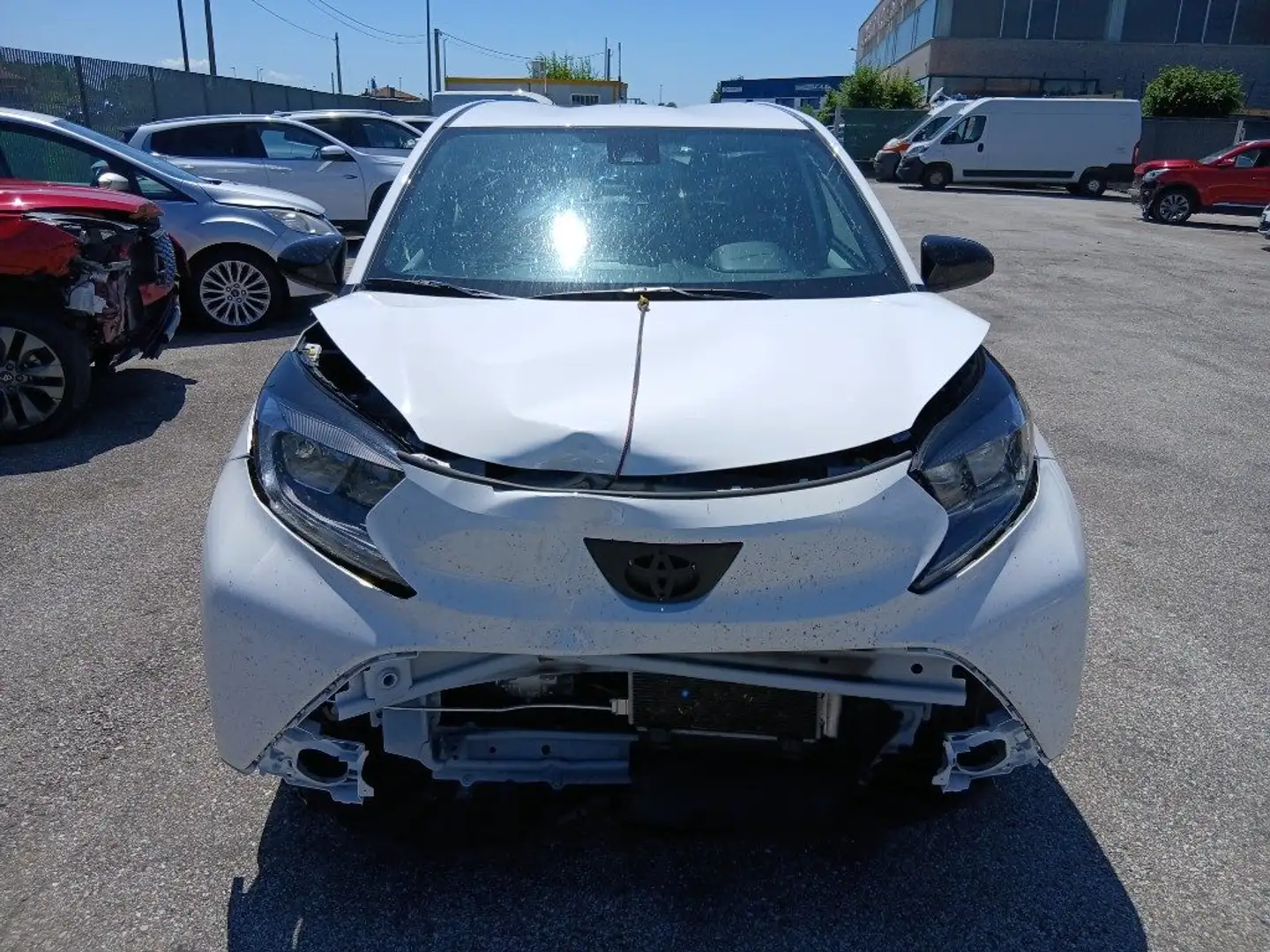 Toyota Aygo X 1.0 VVT-i 72 CV 5 porte Bianco - 2