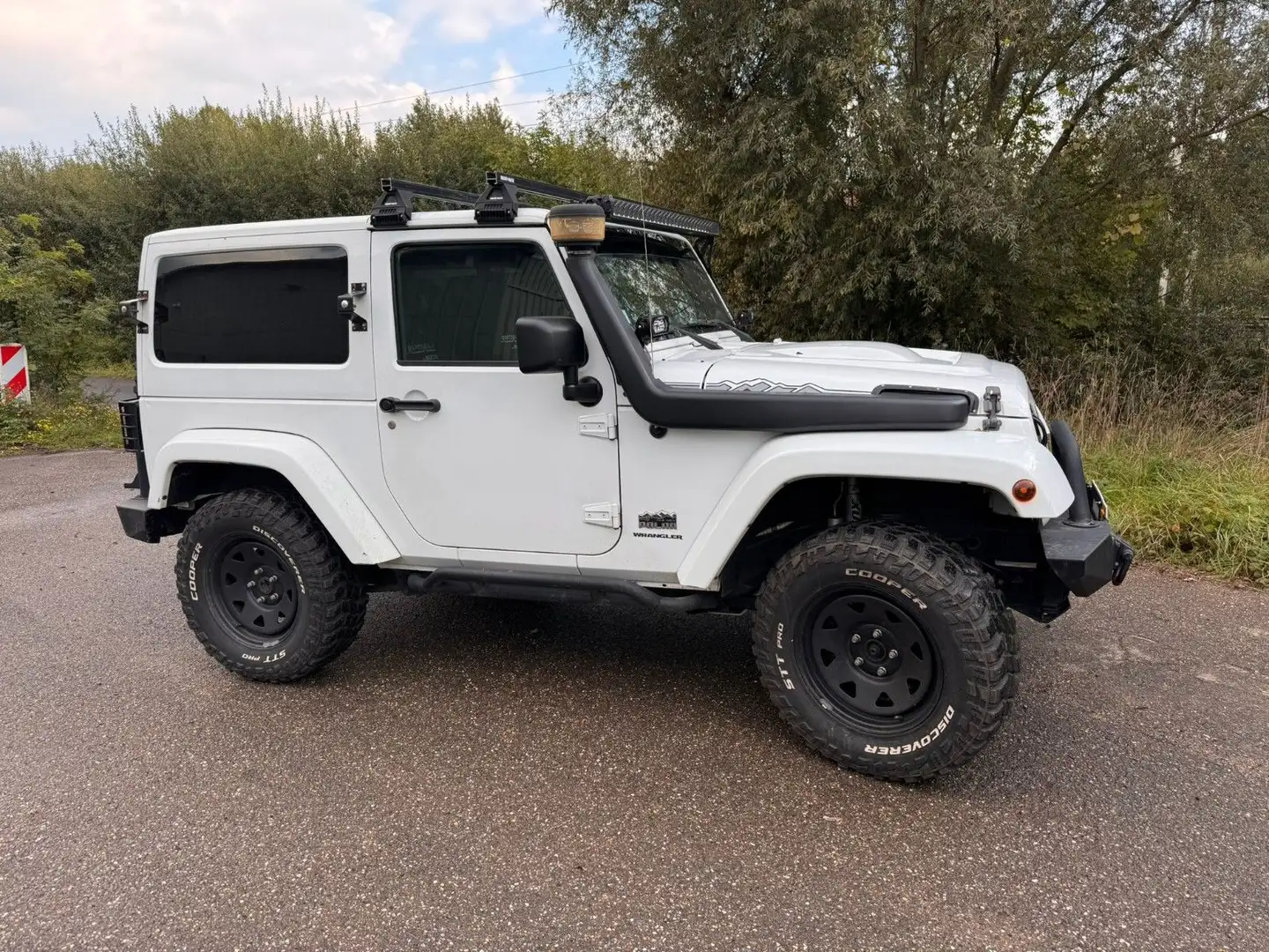 Jeep Wrangler Sahara 2.8 CRD Autom. Weiß - 1