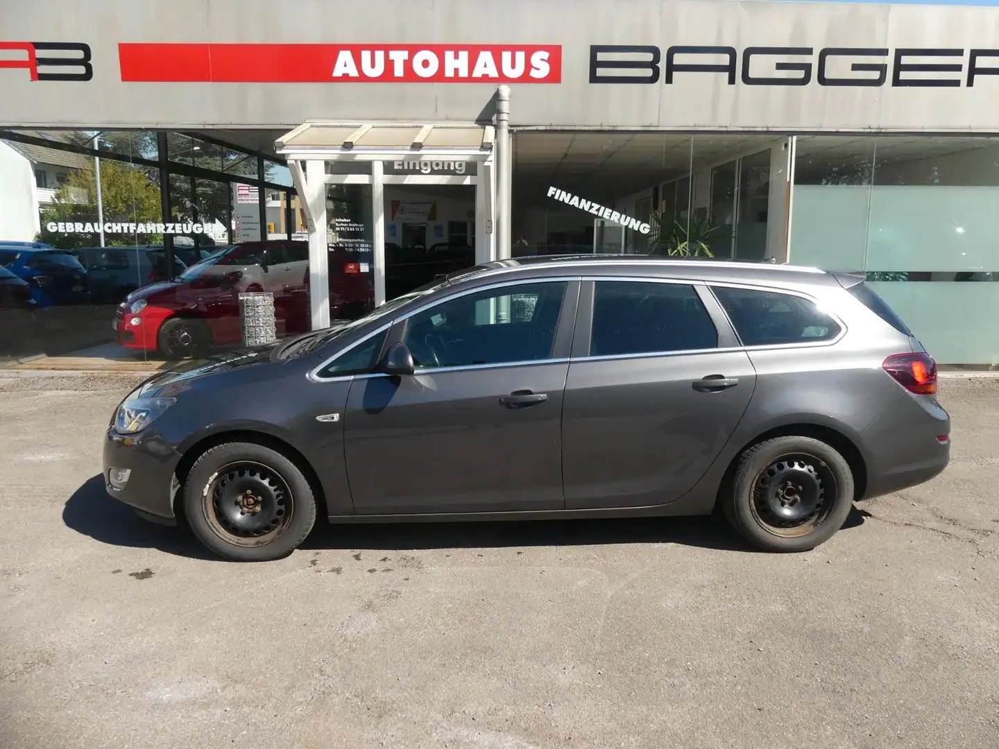 Opel Astra J Sports Tourer Innovation Grau - 1