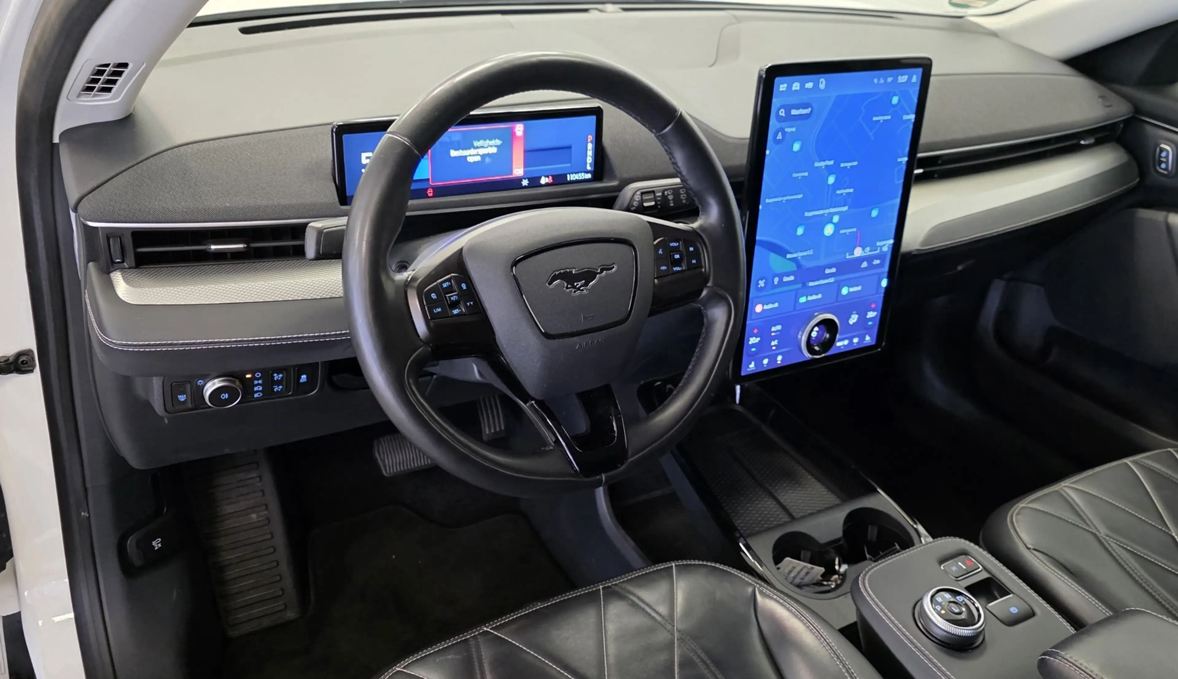 Ford Mustang Mach-E RWD 75 kWh 1e Eigenaar Trekhaak Leder Mooi! — photo 9