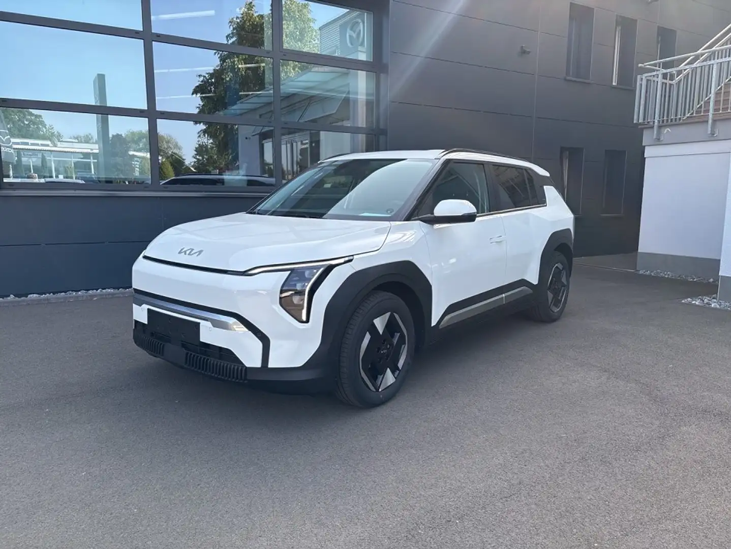 Kia EV3 81.4 EARTH WINTER BUSINESS Weiß - 1