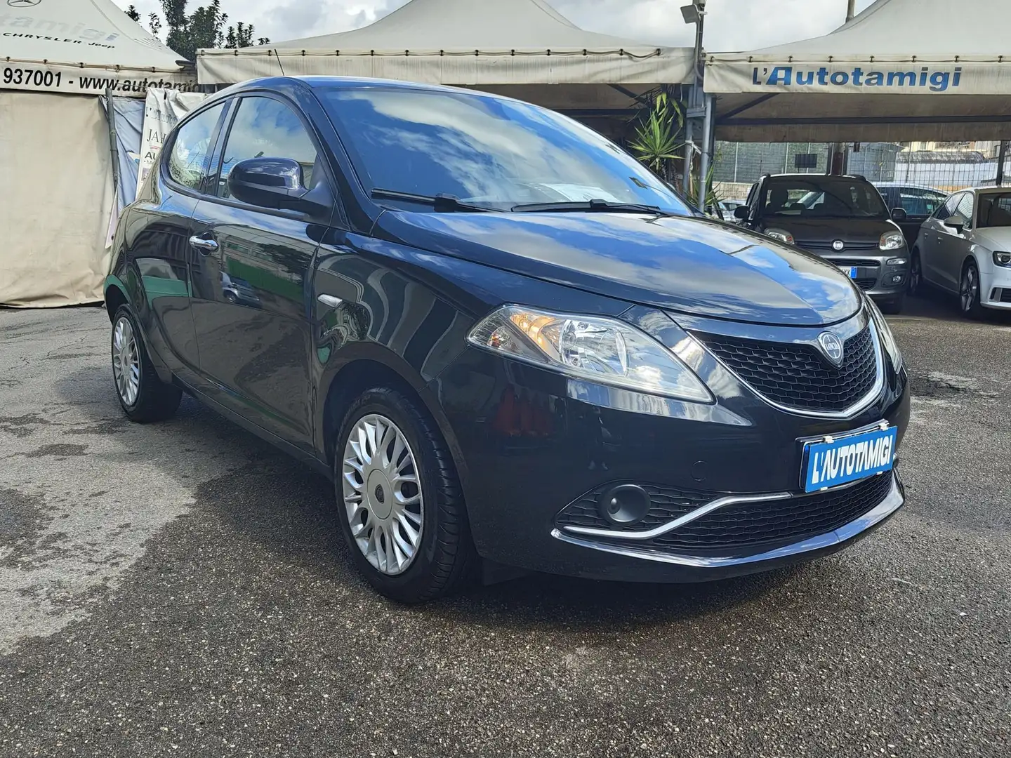 Lancia Ypsilon Ypsilon 1.2 69 CV 5 porte S&S Silver Nero - 1