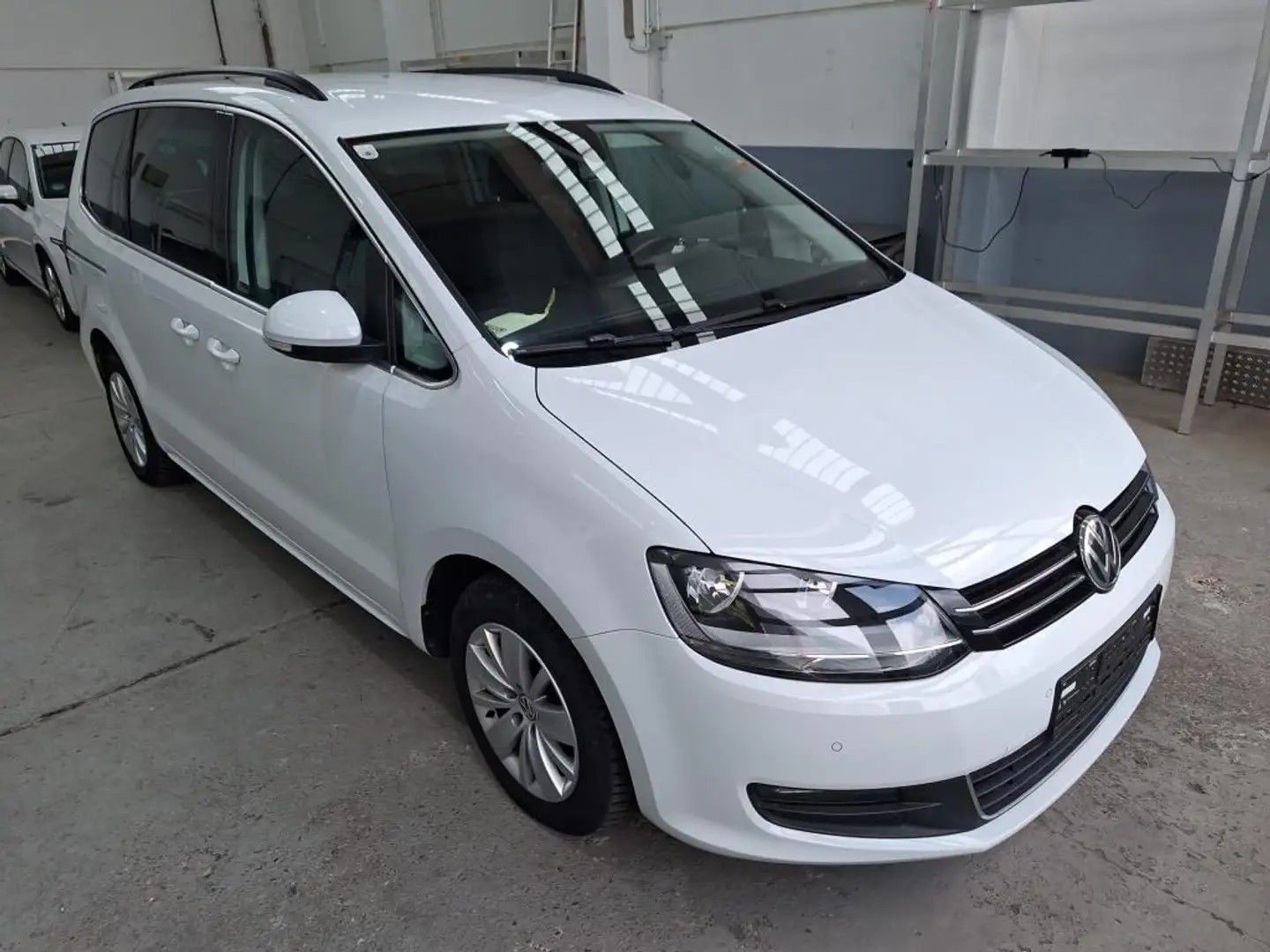 Volkswagen Sharan 2.0 TDI Comfortline 7SITZ*KLIMA*SHZ*DSG* Weiß - 2