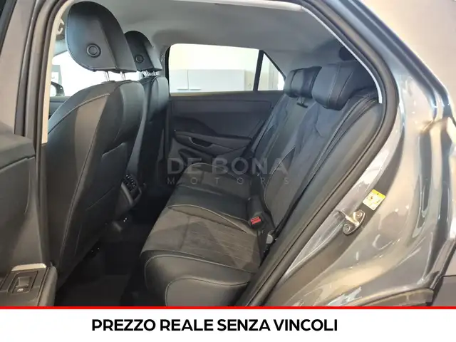 Volkswagen T-Roc view 5