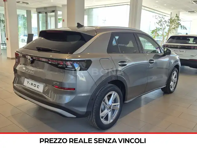 Volkswagen T-Roc view 4