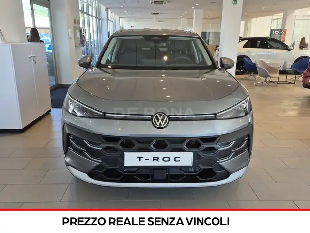 Volkswagen T-Roc view 2