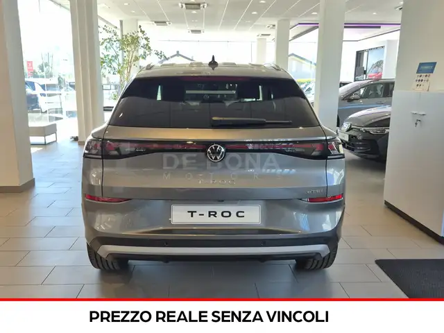Volkswagen T-Roc view 3