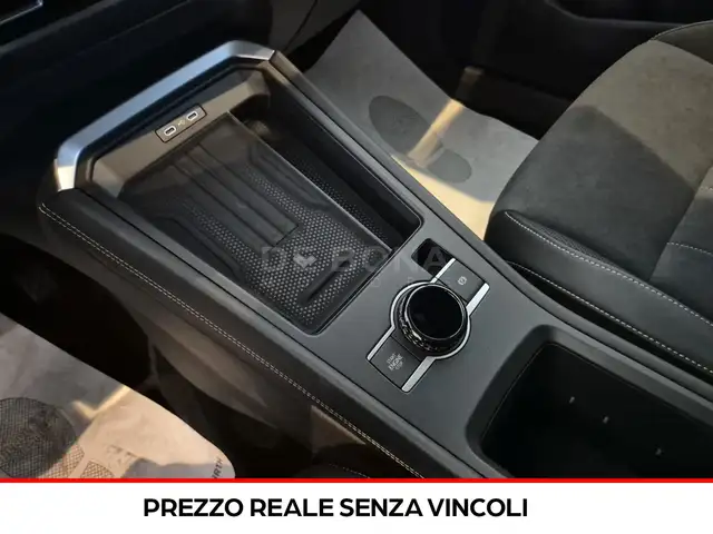 Volkswagen T-Roc view 9